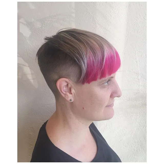 Hot-magenta fringe over an undercut crop